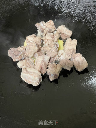 板栗焖排骨的做法步骤：5