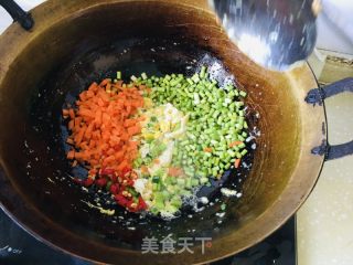 三色炒饭的做法步骤：3