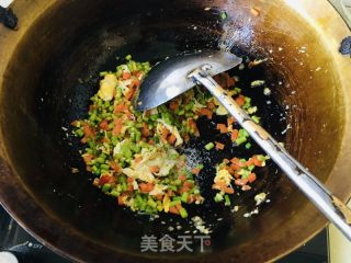 三色炒饭的做法步骤：4