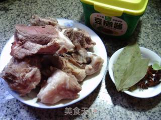 酱香猪大骨的做法步骤：1