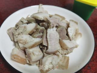 酱香回锅肉的做法步骤：1