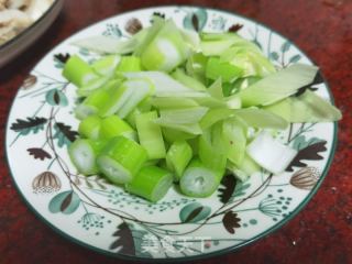 酱香回锅肉的做法步骤：2