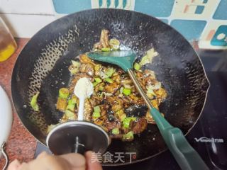 酱香回锅肉的做法步骤：8