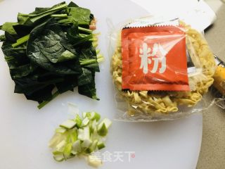 牛肉烩面的做法步骤：1