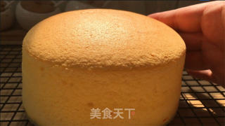 香橙古早蛋糕，香甜清新又入口即化，令人忍不住一口接一口。的做法