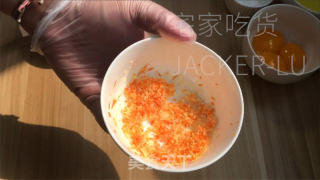 香橙古早蛋糕，香甜清新又入口即化，令人忍不住一口接一口。的做法步骤：1