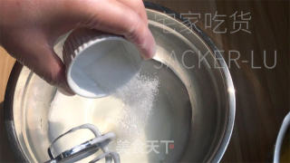 香橙古早蛋糕，香甜清新又入口即化，令人忍不住一口接一口。的做法步骤：9