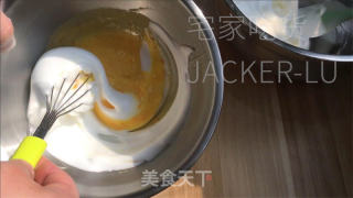 香橙古早蛋糕，香甜清新又入口即化，令人忍不住一口接一口。的做法步骤：11