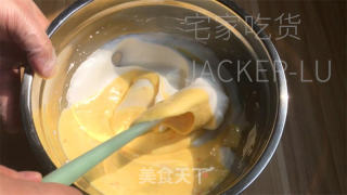香橙古早蛋糕，香甜清新又入口即化，令人忍不住一口接一口。的做法步骤：13