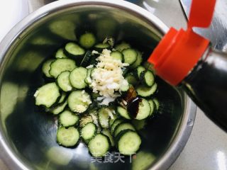 炝拌黄瓜圈的做法步骤：5