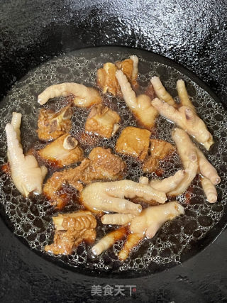 排骨烧鸡爪的做法步骤：11