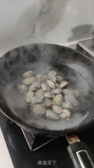蒜蓉粉丝花甲煲的做法步骤：1