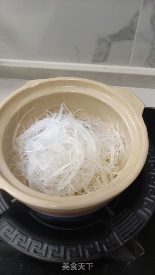 蒜蓉粉丝花甲煲的做法步骤：7