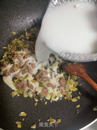 湿炒酸菜牛肉粿的做法步骤：13
