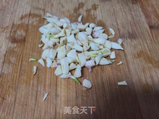 大蒜炒蒸枸蒲穗的做法步骤：1