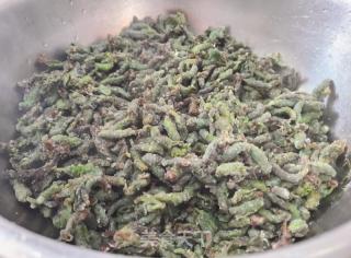 大蒜炒蒸枸蒲穗的做法步骤：2