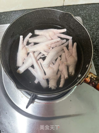 鹌鹑蛋烧鸡爪的做法步骤：5
