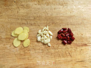 双椒炒腊肉的做法步骤：4