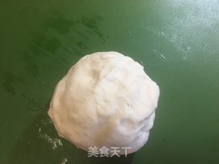 培根披萨的做法步骤：1
