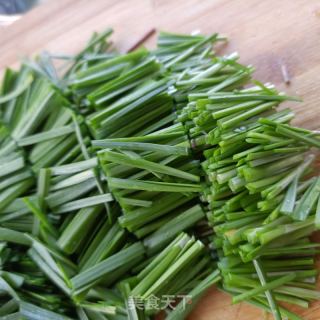 排骨汤炒韭菜的做法步骤：4