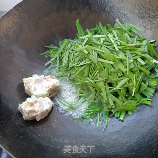 排骨汤炒韭菜的做法步骤：9