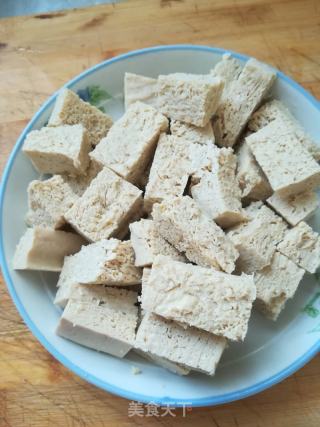 白菜炖豆腐的做法步骤：1