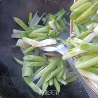 精五花炒蒜苗的做法步骤：8