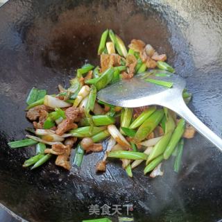 精五花炒蒜苗的做法步骤：9