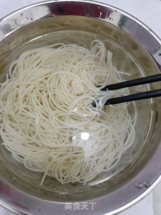 葱油汤面的做法步骤：3