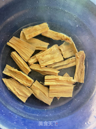 腐竹焖五花肉的做法步骤：3