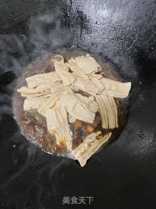 腐竹焖五花肉的做法步骤：11