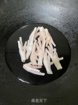 五花肉焖鸡爪的做法步骤：3