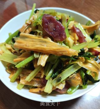 腐竹芹菜炒腊肠的做法步骤：8