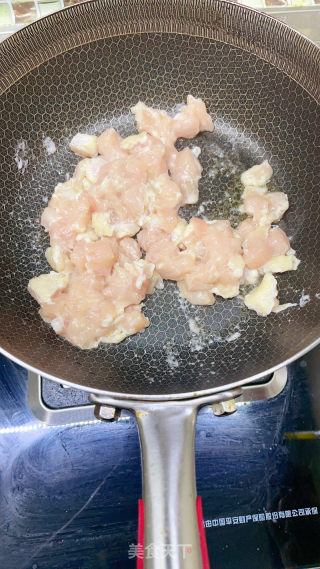 蒜香口蘑炒鸡丁的做法步骤：4