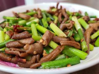 卤鸭肠炒蒜苔的做法