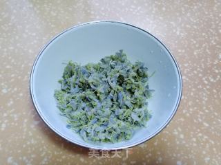 紫藤花鸡蛋饼的做法步骤：1