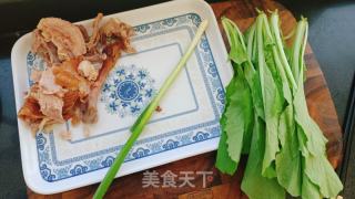 鸭架粉丝小白菜汤的做法步骤：1