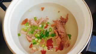 鸭架粉丝小白菜汤的做法步骤：5