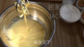 椰香黄金糕，颜色金黄，质地细腻，软糯香甜，色香味俱佳。的做法步骤：3