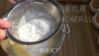 椰香黄金糕，颜色金黄，质地细腻，软糯香甜，色香味俱佳。的做法步骤：5
