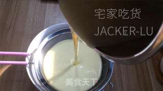 椰香黄金糕，颜色金黄，质地细腻，软糯香甜，色香味俱佳。的做法步骤：6