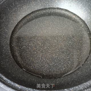 烧肉煎蛋豌豆尖汤面的做法步骤：4