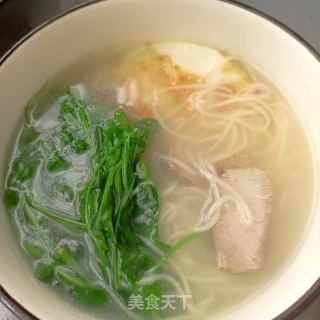 烧肉煎蛋豌豆尖汤面的做法步骤：9