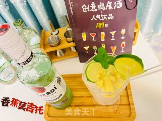 颜值和味道并存的香蕉莫吉托的做法步骤：8