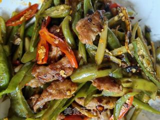 青红双椒炒牛肉的做法