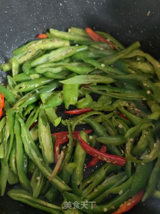 青红双椒炒牛肉的做法步骤：3