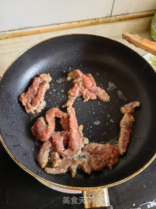 青红双椒炒牛肉的做法步骤：7