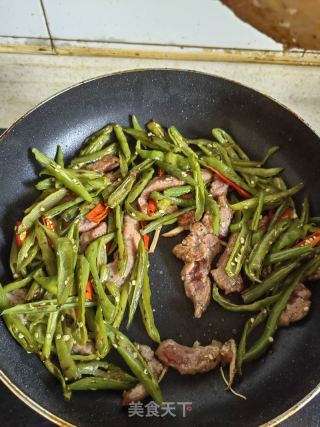 青红双椒炒牛肉的做法步骤：10