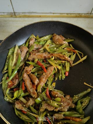 青红双椒炒牛肉的做法步骤：12
