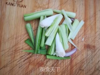 素炒包包菜的做法步骤：2